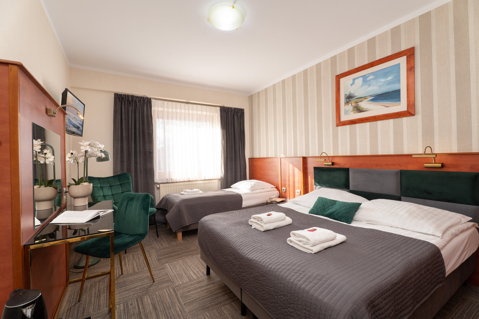 POK&Oacute;J TRZYOSOBOWY nr 210 (drugie piętro)