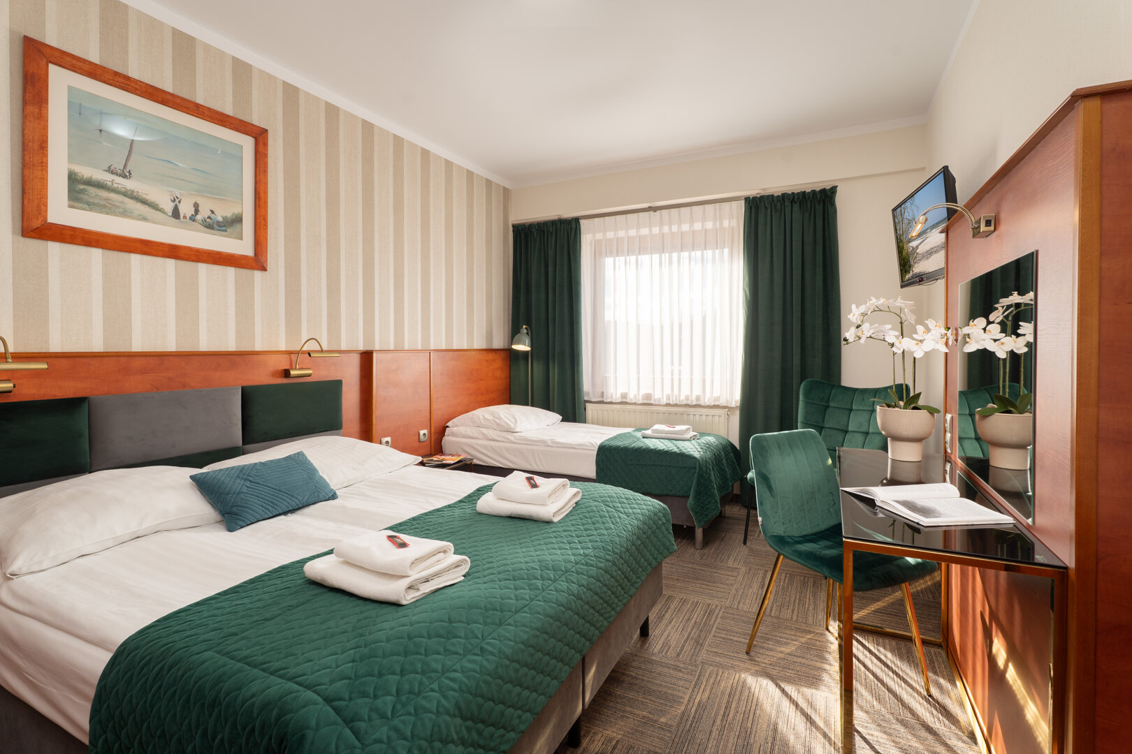 POK&Oacute;J TRZYOSOBOWY nr 211 (drugie piętro)