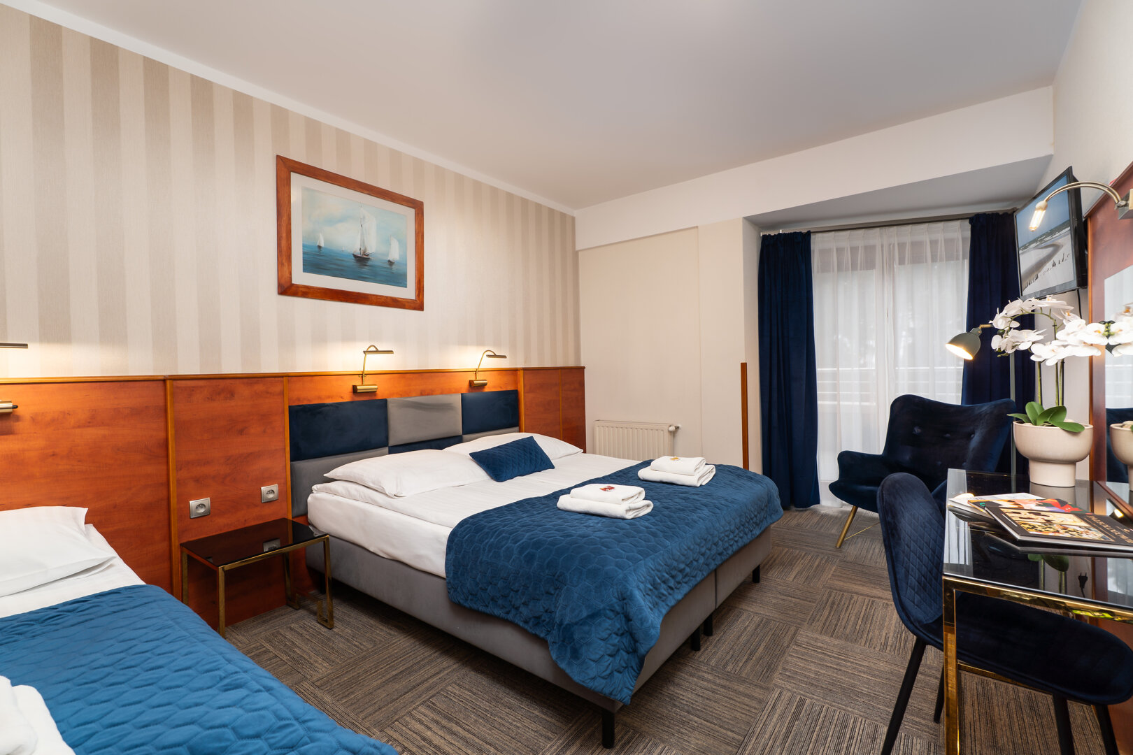 POK&Oacute;J TRZYOSOBOWY Z BALKONEM nr 102 (pierwsze piętro)