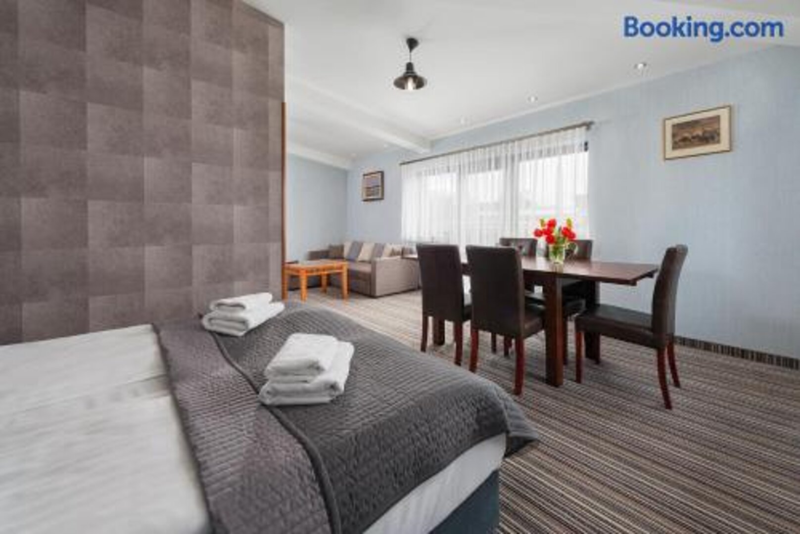 Apartament z 1 sypialnią nr 301 (trzecie piętro, w lewo wysiadając z windy)