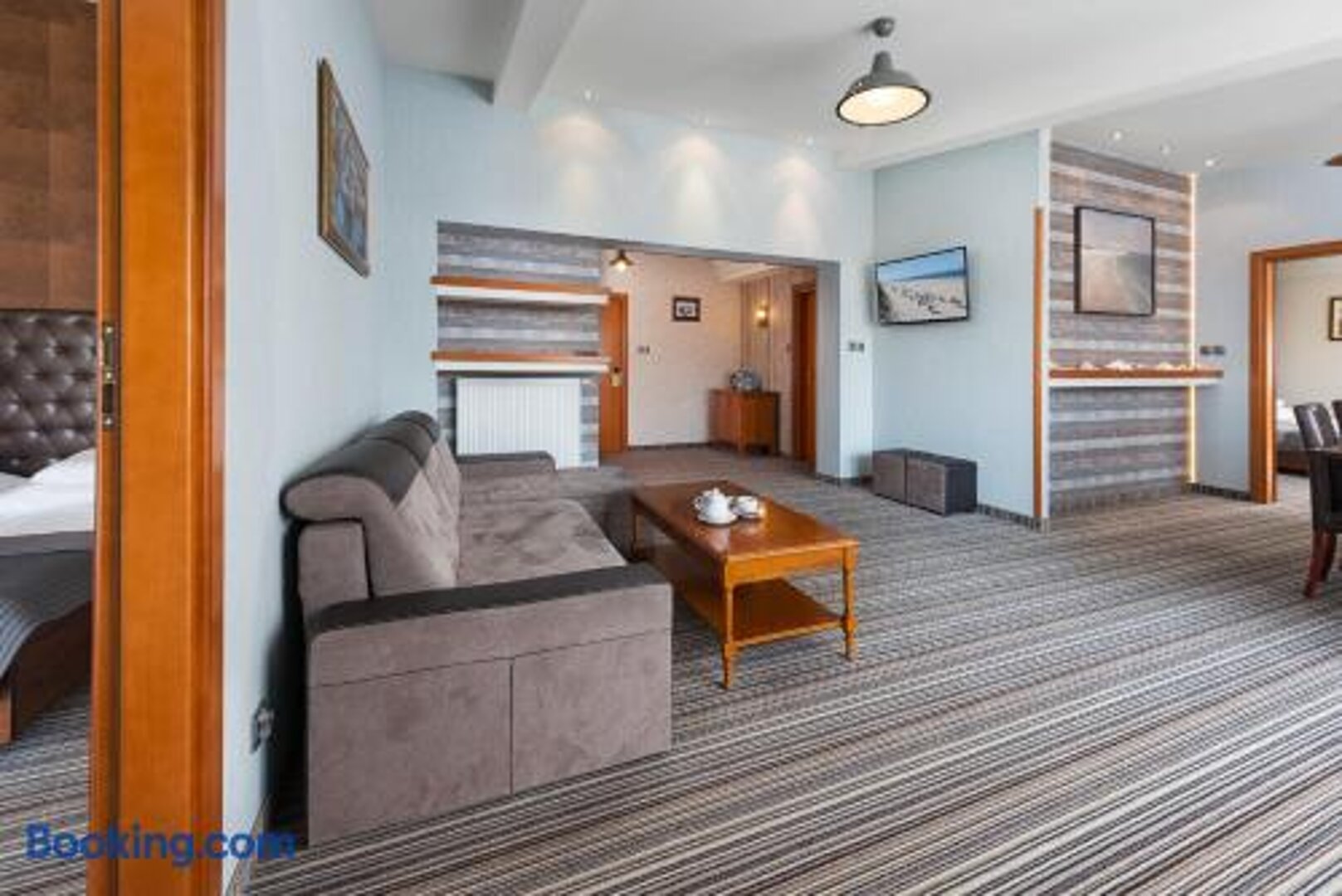 Apartament z 2 sypialniami nr 302 (trzecie piętro, w lewo wysiadając z windy)